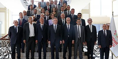 İstanbul Valisi Davut Gül, Ataşehir Belediyesi’ni ziyaret etti